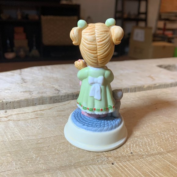 355. Vintage Avon 1987 Joan Walsh Anglund Girl Figurine Decor Gift Exclusive - Picture 3 of 5